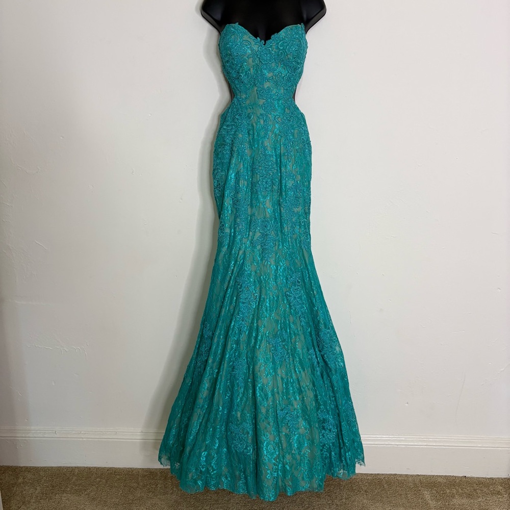 La Femme Elegant Peacock Lace Mermaid Prom / Pageant Gown - Size: 2 - NWT